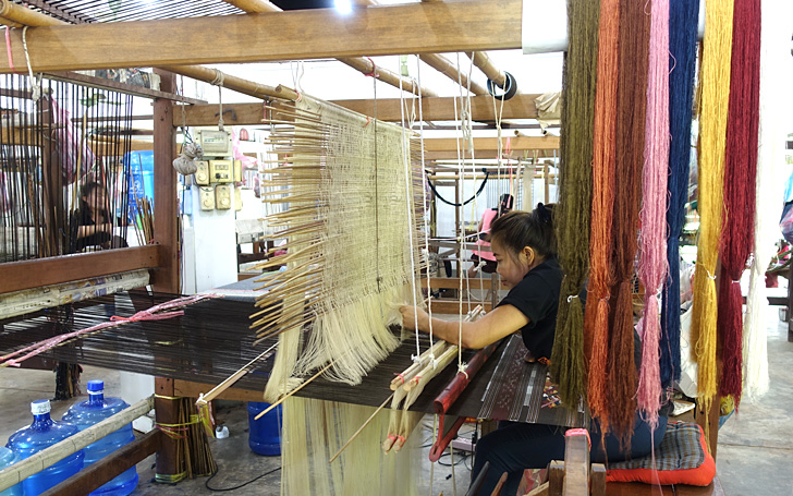 ラオス・カンボジアの工房や織り手のこと | メコンの国の手織り布 PONNALET